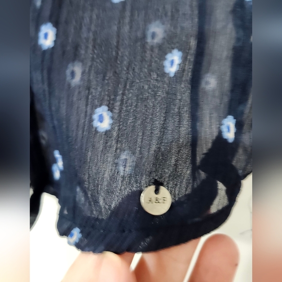Abercrombie & Fitch Womens Floral AOP  Top Size XS Navy Sheer Boho Peasant - Picture 6 of 7